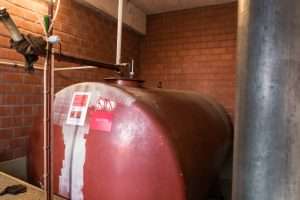 Oil tank